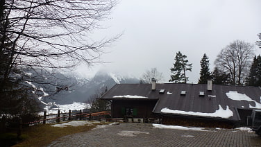 Ankunft Martinshütte bei Nebel mit Regen