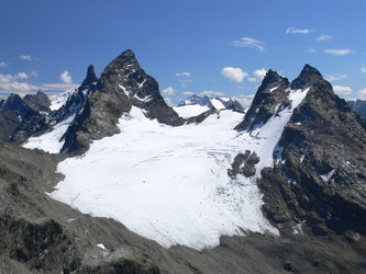 Großlitzner und Großes Seehorn (linke Bildhälfte) (Quelle: www.saarbrueckerhuette.at)